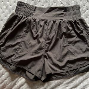 Balance Athletica Vitality Breeze Shorts Size Medium